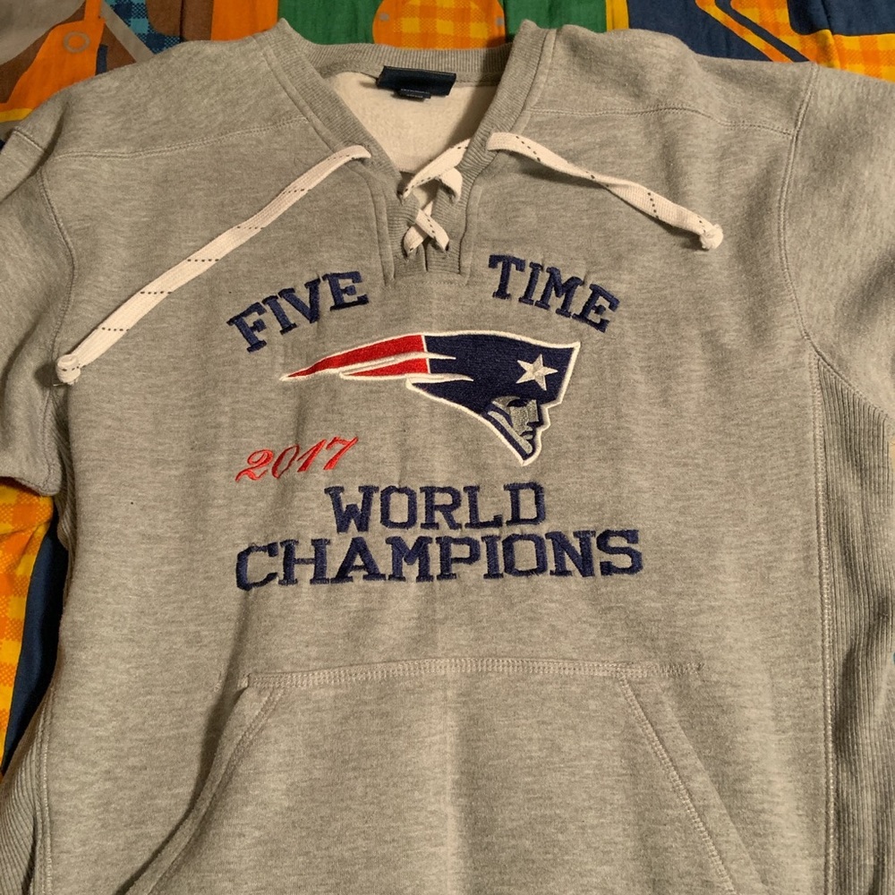 Patriots Sweater. Size: Medium